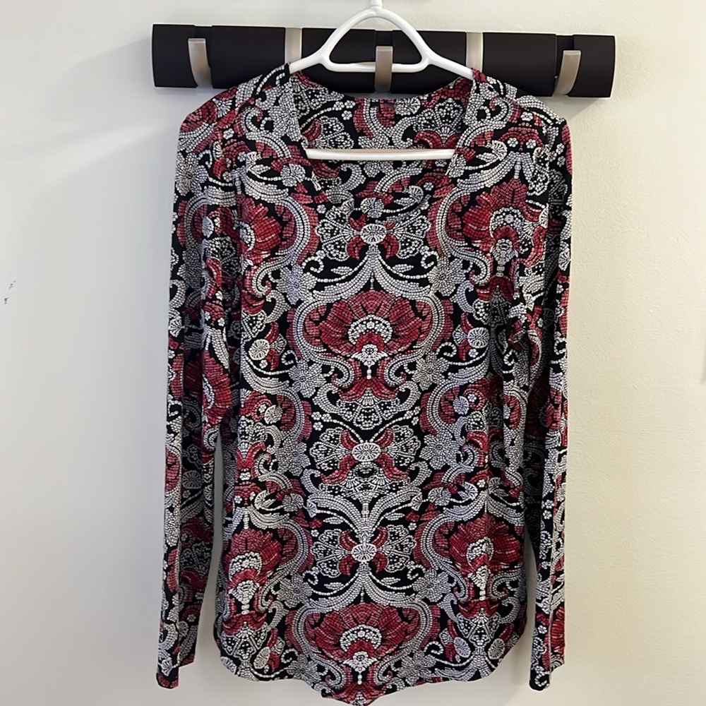 Beautiful Red-Black-White Pullover Long Sleeve Top Non-wrinkle Fabric Size Large